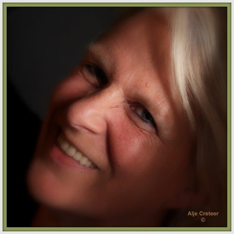 Annie B  06.jpg - Portret avond sluiterke