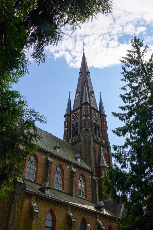 bdketting 15-10.JPG - Peter motivatie:ik denk bij het zien van dit kerkorgel aan de pracht en kunst binnen een kerk. Echter de buiten kant heeft ook veel kunstachtige bouwsels (raampartijen, torentjes, steunpilaren, etc.) 