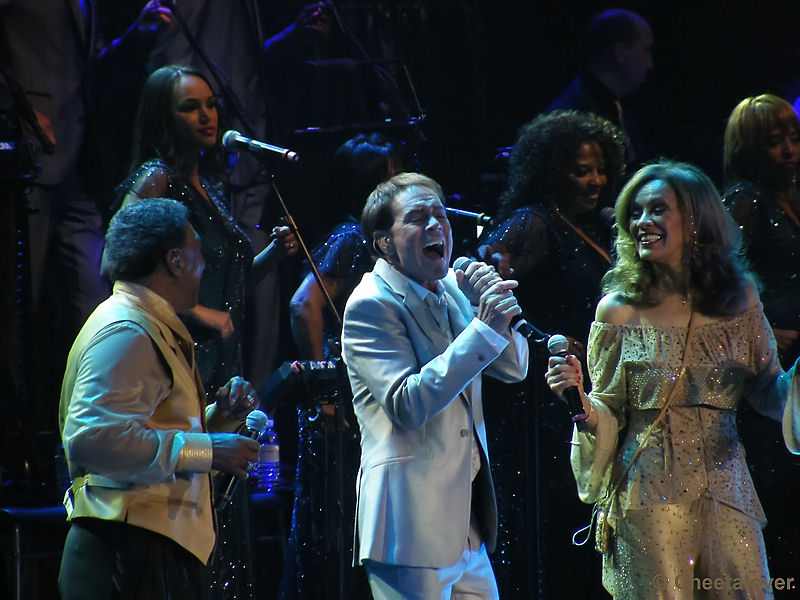 DSCF1348.JPG - Soulicious Tour Liverpool 19 oktober 2011Oh how Happy (Cliff Richard, Marilyn McCoo and Billy Davis, Jr.)