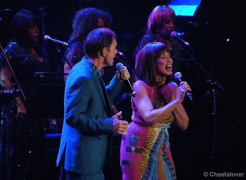 DSCF1517.JPG - Soulicious Tour Liverpool 19 oktober 2011Saving a Life (Cliff Richard and Freda Payne)