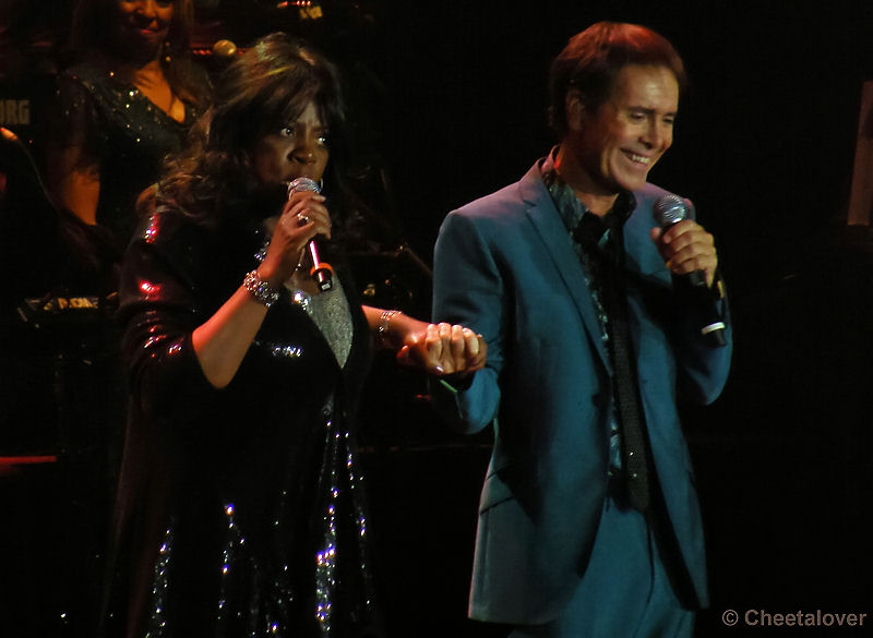 DSCF1611.JPG - Soulicious Tour Liverpool 19 oktober 2011This Time with You (Cliff Richard and Jaki Graham) 