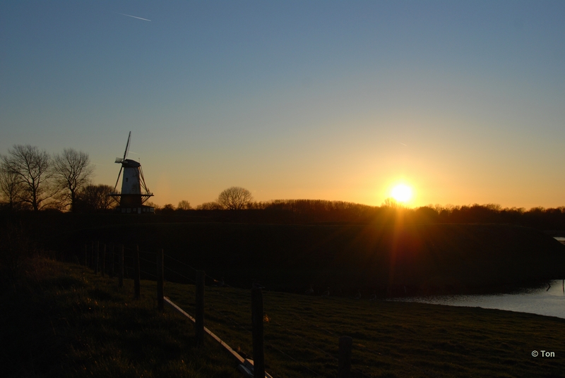 sized_DSC_2395.JPG - Ondergaande zon in Veere